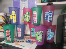 Cargar imagen en el visor de la galería, Nombre en Vinyl Permanente