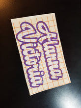 Cargar imagen en el visor de la galería, Nombre en Vinyl Permanente