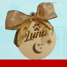 Cargar imagen en el visor de la galería, Set de 3 Ornamentos en Madera con Nombre y Lazo